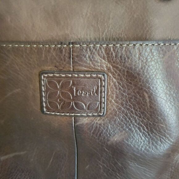 Fossil Vintage Brown Leather Crossbody Bag With Adjustable Strap & Multiple Zipp - Picture 8 of 8